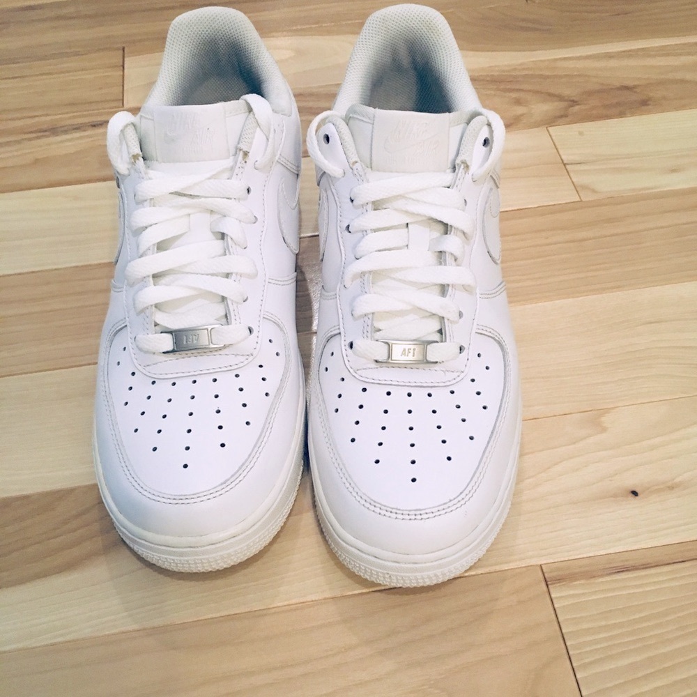 Nike Air Force 1 Low Triple White Men's Size 9.5 - Picture 2 of 11